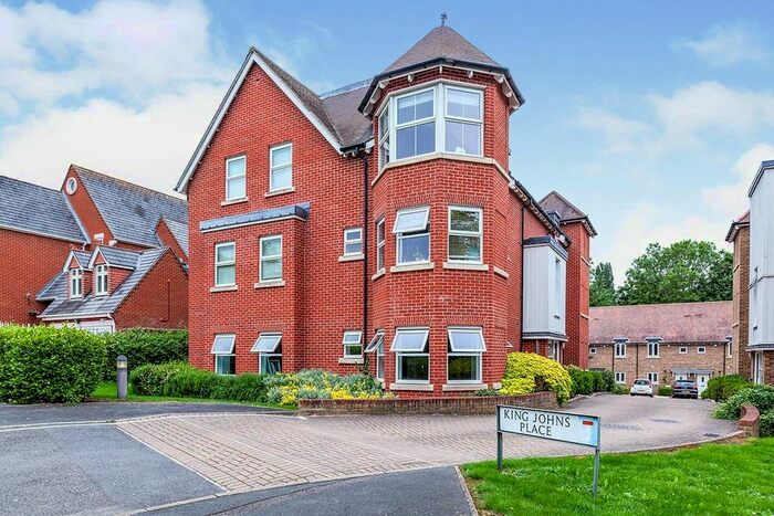 2 Bedroom Flat To Rent In Egham Hill, Egham, Surrey, TW20