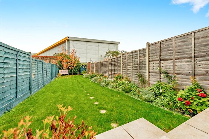 1 Bedroom Apartment For Sale In Garlands Road, Redhill, RH1