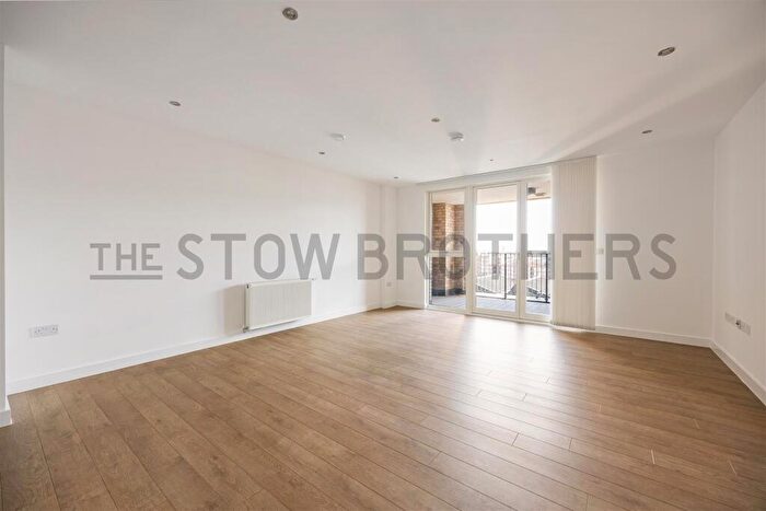 3 Bedroom Flat To Rent In Bolinder Way, Bromley-by-Bow, E3