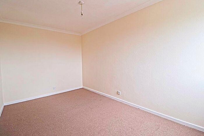 1 Bedroom Apartment For Sale In Vange Hill Drive, Basildon, SS16