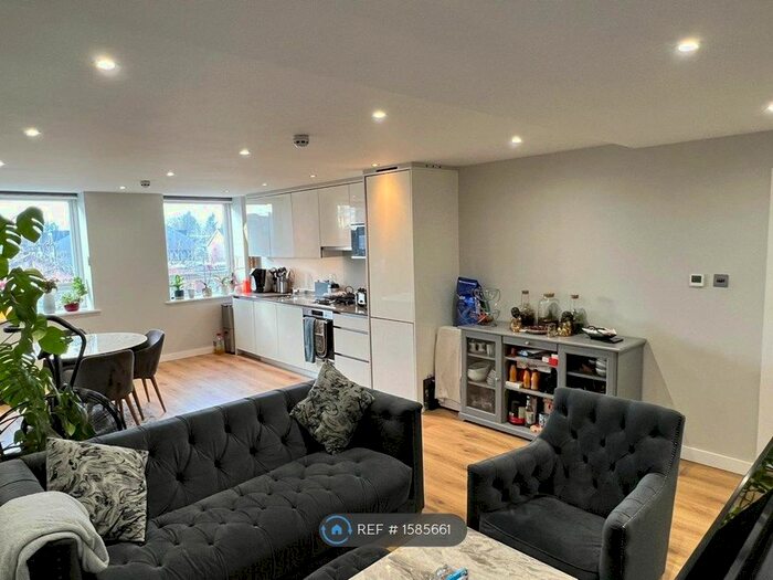 2 Bedroom Flat To Rent In The Broadway, London, HA7