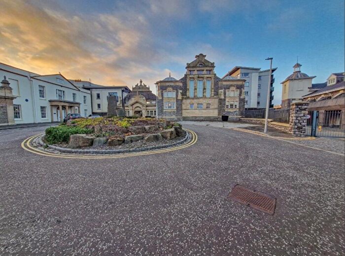 2 Bedroom Apartment To Rent In Knightstone Causeway, Weston-super-Mare, Somerset, BS23