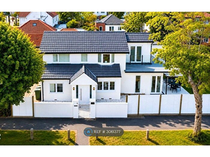 3 Bedroom Detached House To Rent In Charterhouse Avenue, Wembley, HA0