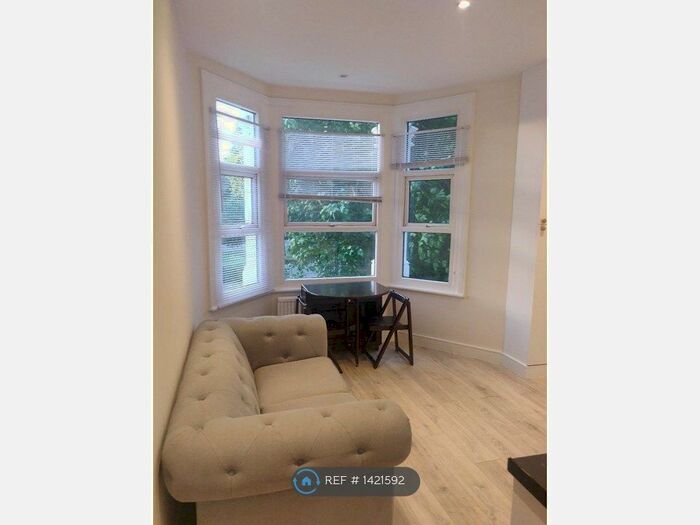 1 Bedroom Flat To Rent In The Vale, London, W3