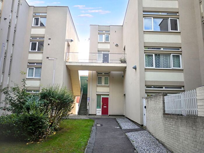 4 Bedroom Flat For Sale In Cedars Road, Clapham, SW4