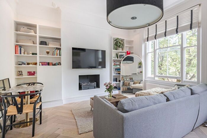 1 Bedroom Flat For Sale In Kempsford Gardens, SW5