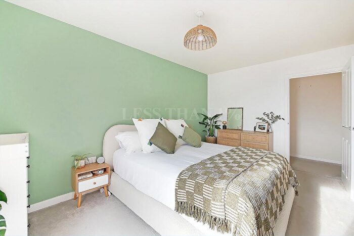 2 Bedroom Flat For Sale In High Street -, NN5