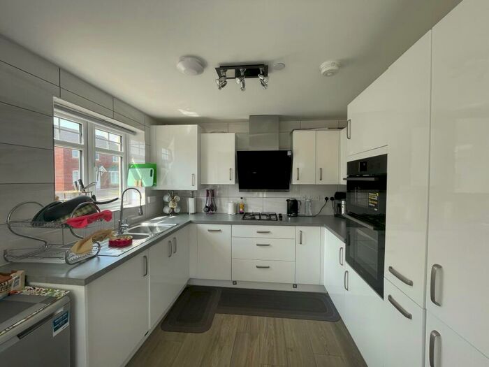 3 Bedroom House To Rent In Melrose Close, Sully, Penarth, CF64