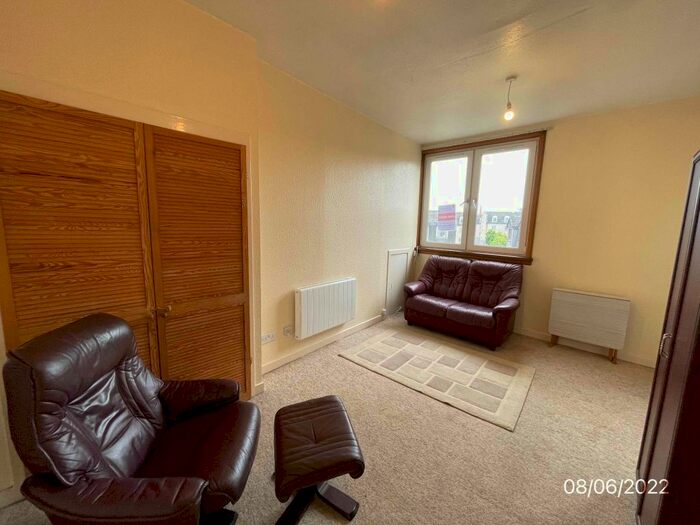 1 Bedroom Flat To Rent In Hardgate, Top Floor Right, Aberdeen, AB11