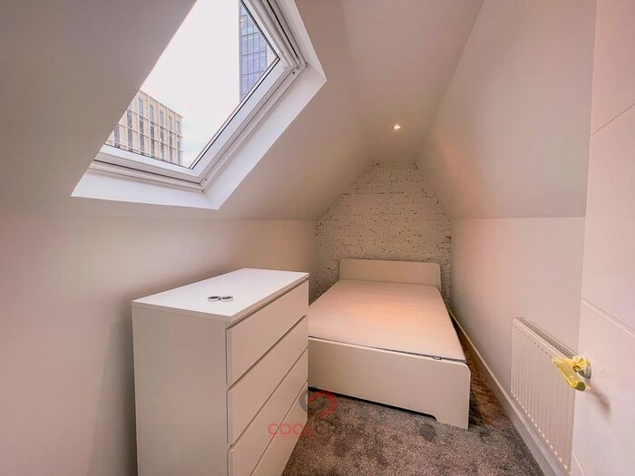 1 Bedroom Flat To Rent In Shoreditch High Street, London, E1