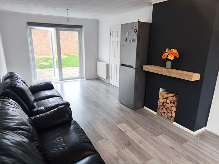 3 Bedroom Semi-Detached House To Rent In Humber Avenue, Bedford, MK41