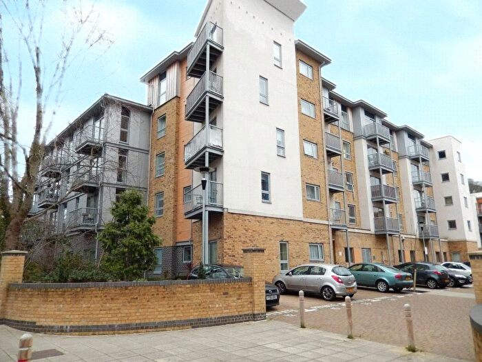 2 Bedroom Flat To Rent In Coombe Way, Farnborough, Hampshire, GU14