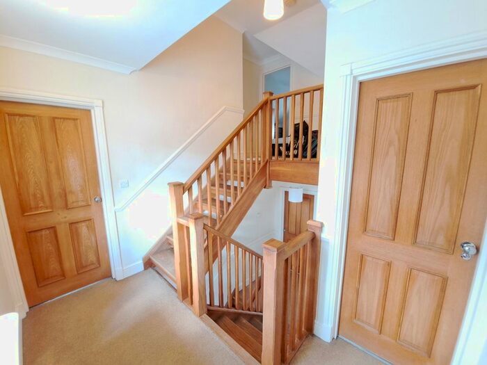 5 Bedroom Detached House To Rent In Clifton Road, N22