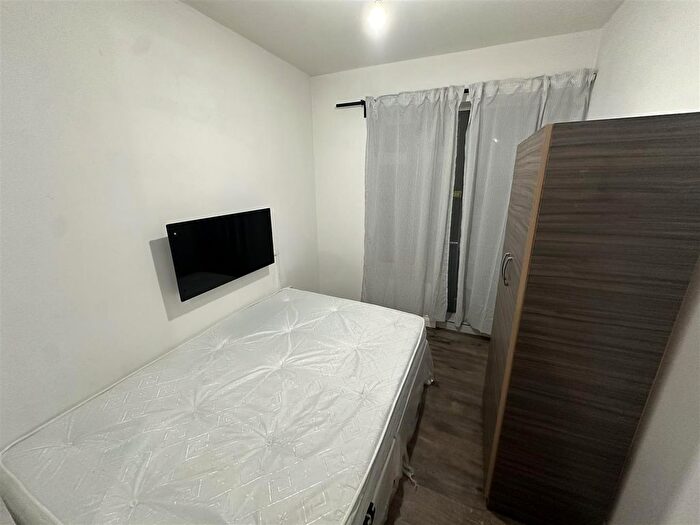 Studio To Rent In Knapmill Road, London, SE6