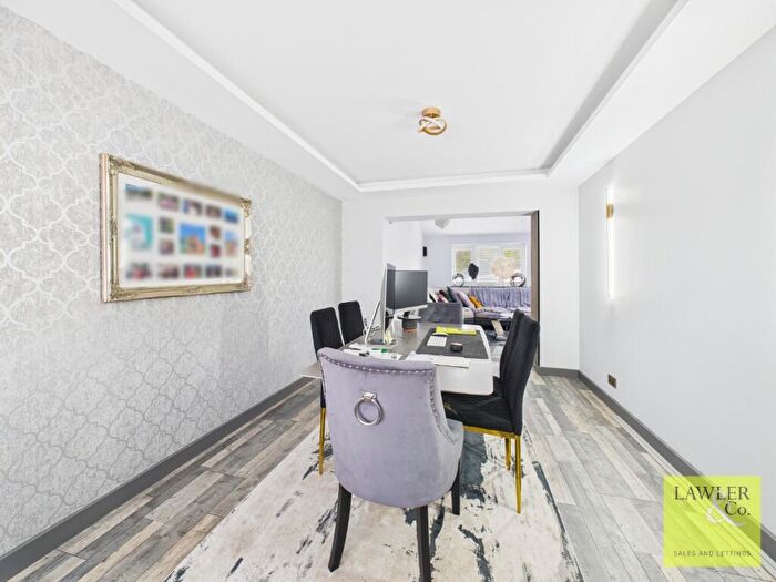 2 Bedroom Semi-Detached House For Sale In New Ridd Rise, Hyde, Greater Manchester, SK14