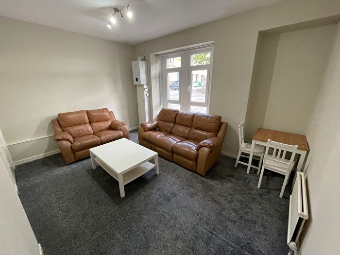 2 Bedroom Flat To Rent In Peddie Street, Dundee, DD1