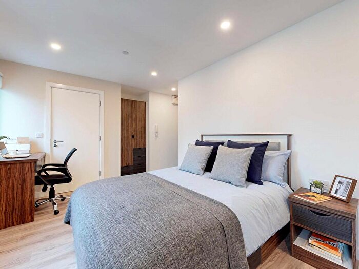 Apartment To Rent In Apt, Apollo Residence #, S1