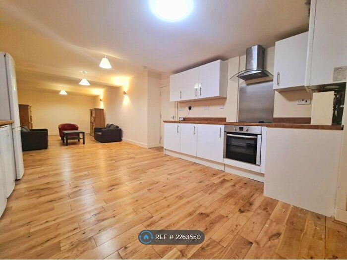 3 Bedroom Flat To Rent In Hillreach, London, SE18