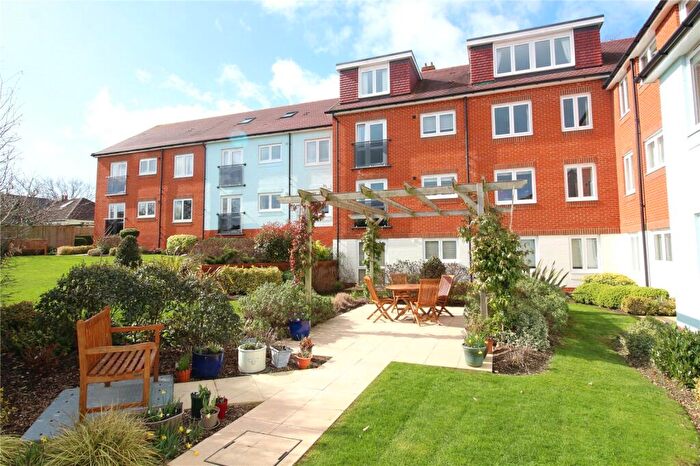 2 Bedroom Apartment For Sale In North Close, Lymington, SO41