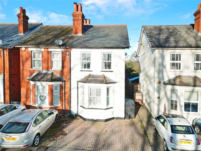 3 Bedroom Semi Detached House For Sale In Yorktown Road, Sandhurst, Berkshire, GU47