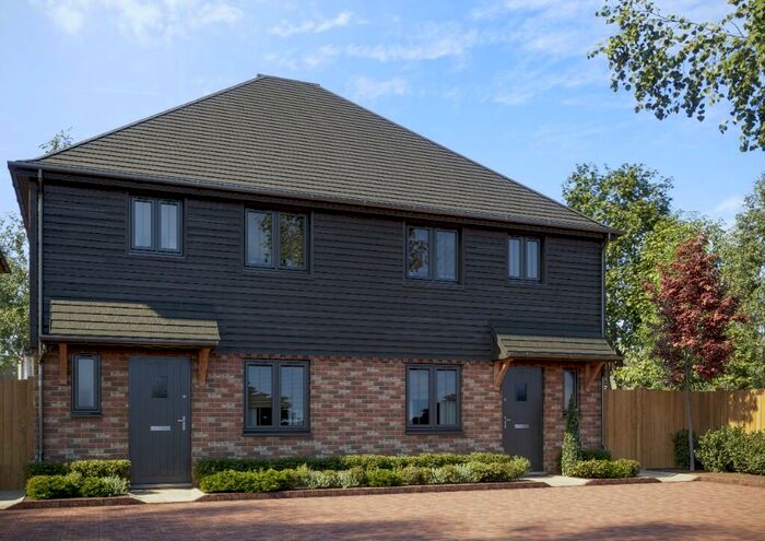 3 Bedroom Semi-Detached House For Sale In Sharnal Street, High Halstow, ME3
