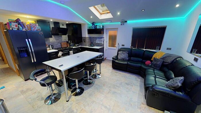 5 Bedroom House To Rent In Fairgreen Way, Selly Oak, B29