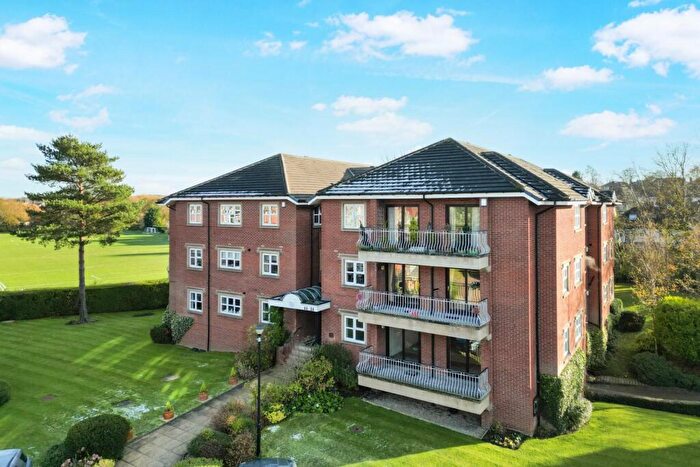 4 Bedroom Flat For Sale In The Moorings, Harrogate Road, Alwoodley, LS17