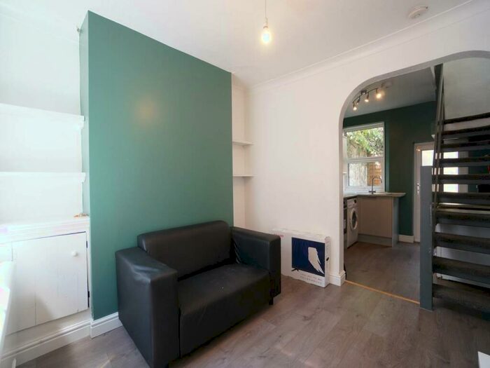 2 Bedroom House To Rent In Albert Street, Bangor, Gwynedd, LL57