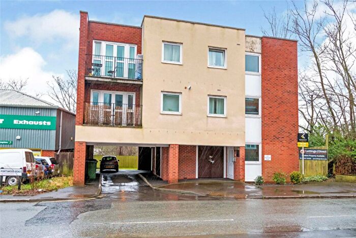 2 Bedroom Flat For Sale In Portswood Road, Southampton, Hampshire, SO17