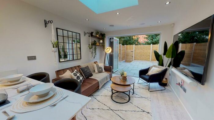 5 Bedroom House To Rent In Hubert Road, Birmingham, B29