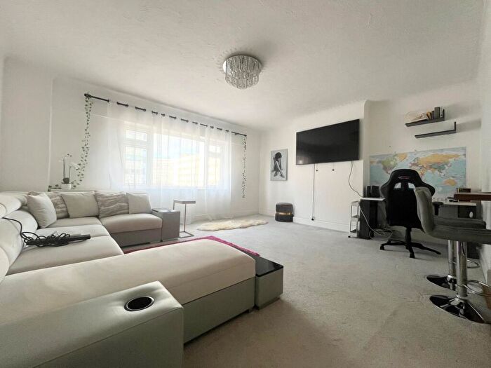 2 Bedroom Flat To Rent In Christchurch Road, Bournemouth, BH1