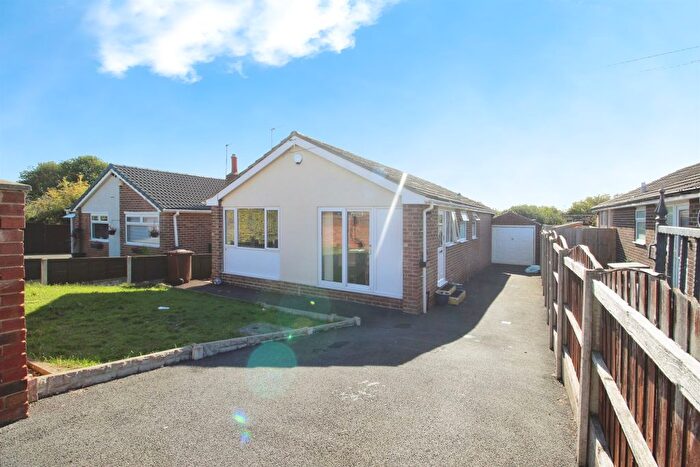 3 Bedroom Semi-detached Bungalow For Sale In Manor Park Avenue, Pontefract, WF8
