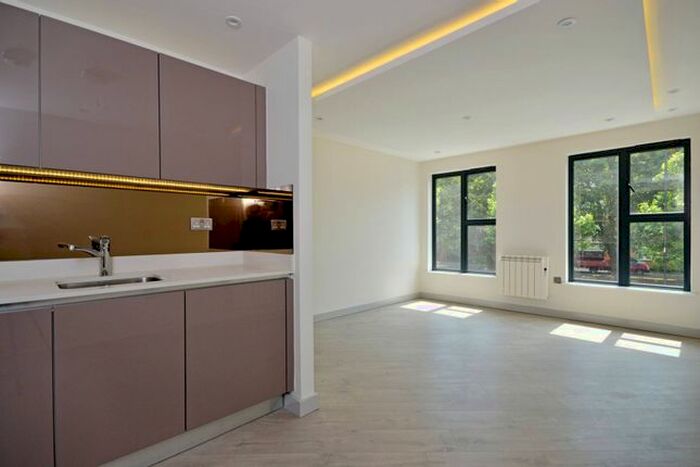 1 Bedroom Flat For Sale In Mile End Road, Mile End, London, E1