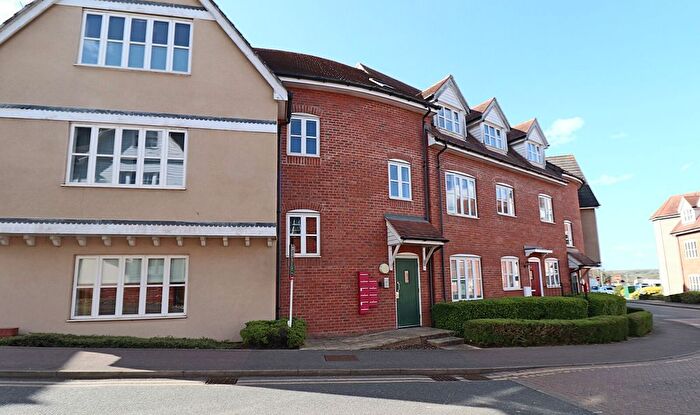 2 Bedroom Flat To Rent In White Hart Way, CM6