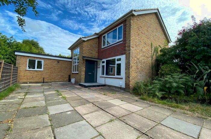 4 Bedroom Detached House To Rent In West End, GU24