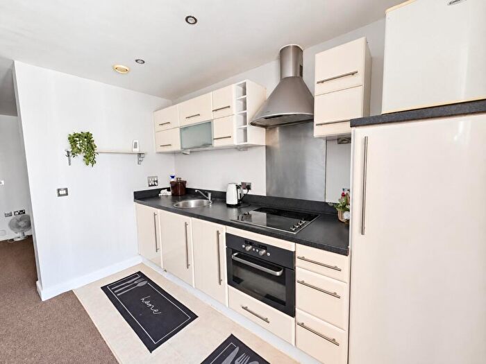 Flat To Rent In Lower Canal Walk, Southampton, SO14