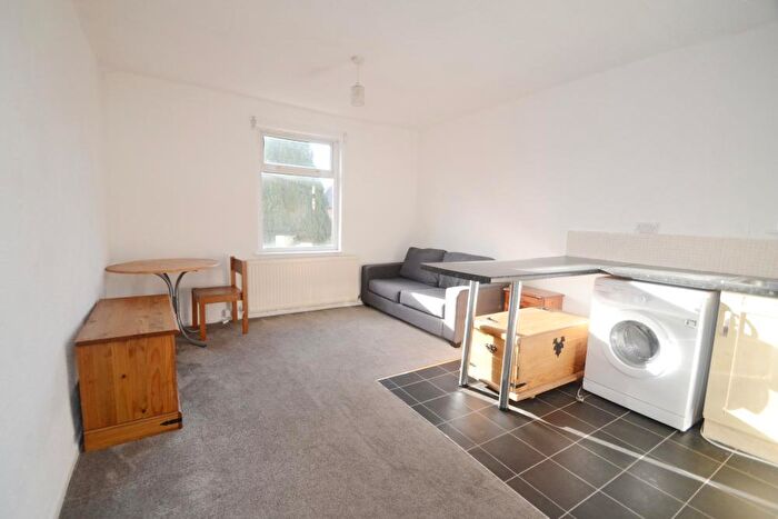 1 Bedroom Flat To Rent In Beaconsfield, Fallowfield, Manchester, M14