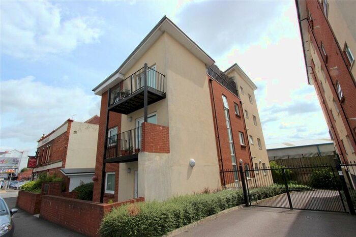2 Bedroom Flat To Rent In Roxan Mews, Portswood Road, Southampton, Hampshire, SO17