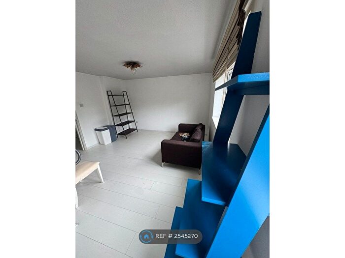 1 Bedroom Flat To Rent In Bishops Way, London, E2