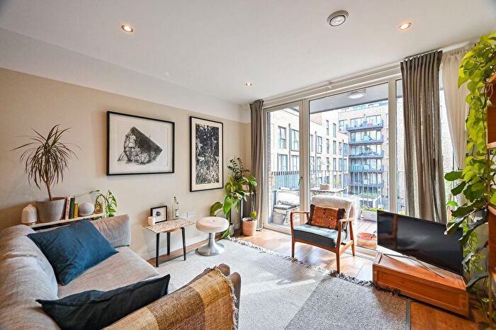 1 Bedroom Flat For Sale In Bolinder Way, Tower Hamlets, London, E3