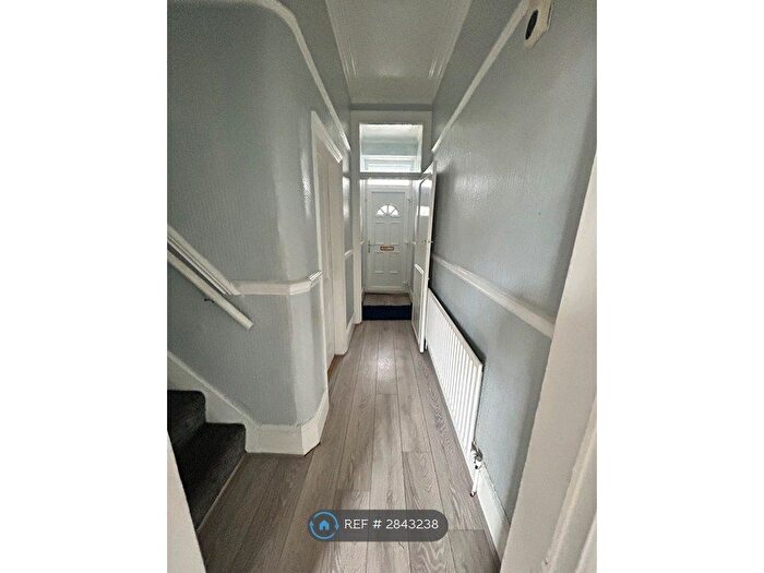 4 Bedroom Terraced House To Rent In Norwood Avenue, Bradford, BD18