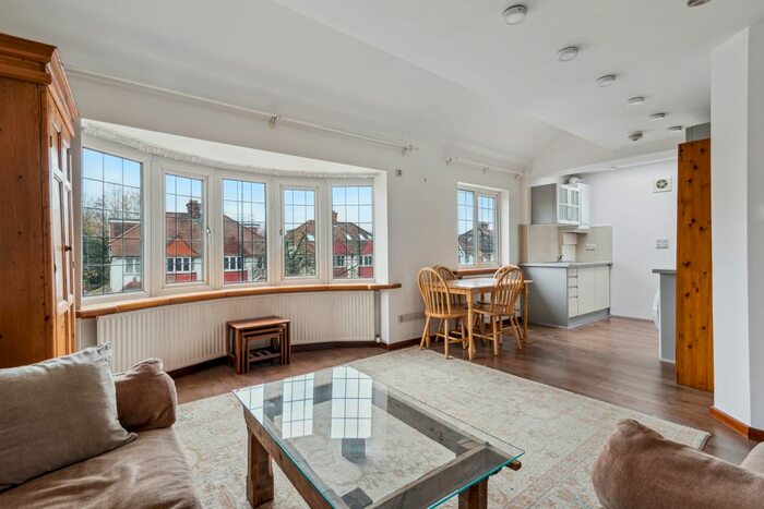 3 Bedroom Flat To Rent In Gunnersbury Lane, Gunnersbury, W3