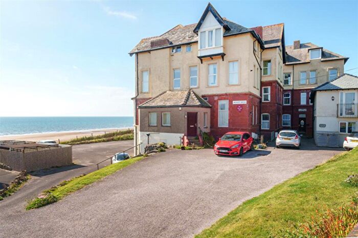 3 Bedroom Flat To Rent In The Banks, Seascale, CA20