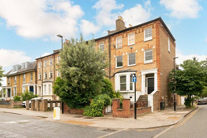 2 Bedroom Flat For Sale In Tollington Park, London, N4
