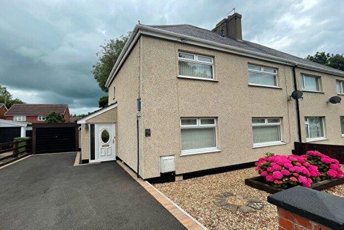 3 Bedroom Property To Rent In First Avenue, Wrecsam, LL12