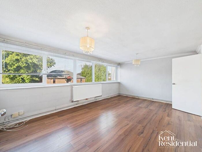 3 Bedroom Property To Rent In John Street, Rochester, ME1