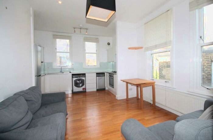 3 Bedroom Flat To Rent In Cathcart Hill, Dartmouth Park, N19