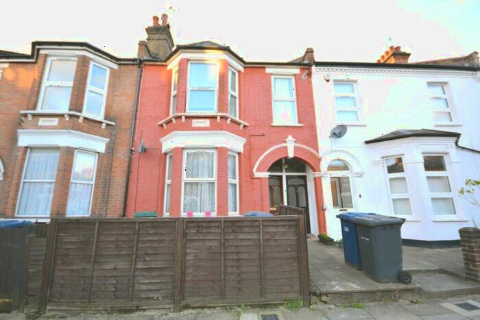 2 Bedroom Flat To Rent In Ravenshurst Avenue, London, NW4