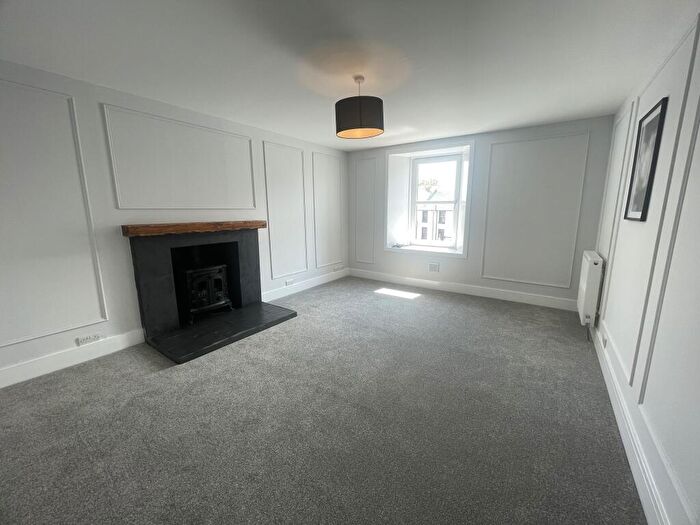3 Bedroom Flat To Rent In Mill Street, Ochiltree, KA18