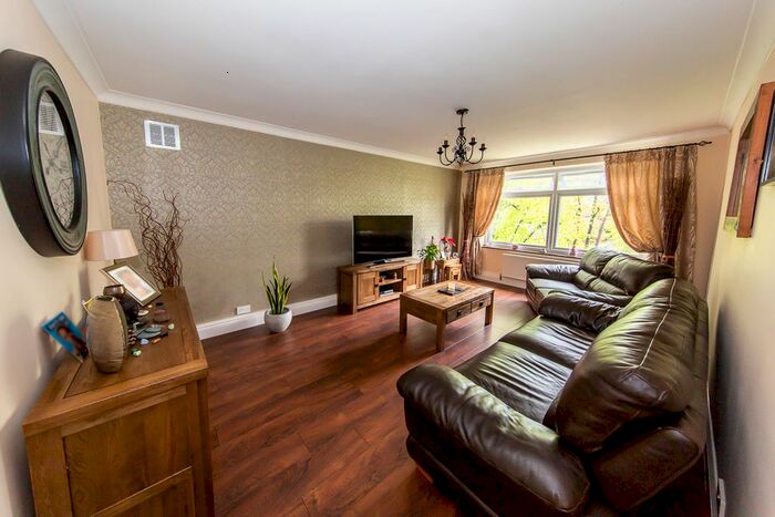 3 Bedroom Flat To Rent In Wellington Road, Enfield, EN1